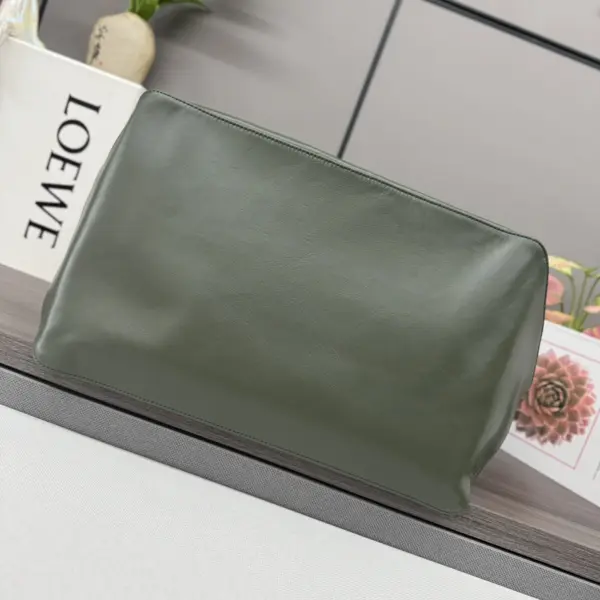 Loewe-羅意威 寶瓶綠紙紋牛皮革 Fold Shopper 購物袋 14 Loewe-羅意威 寶瓶綠紙紋牛皮革 Fold Shopper 購物袋