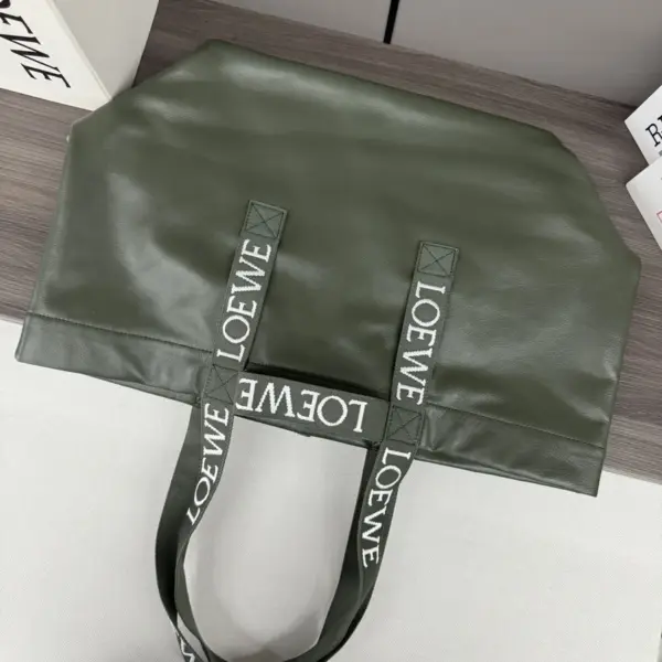 Loewe-羅意威 寶瓶綠紙紋牛皮革 Fold Shopper 購物袋 17 Loewe-羅意威 寶瓶綠紙紋牛皮革 Fold Shopper 購物袋