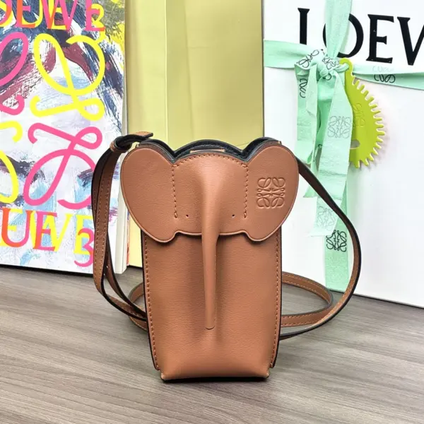 Loewe-羅意威 棕褐色經典牛皮革小象手拿包