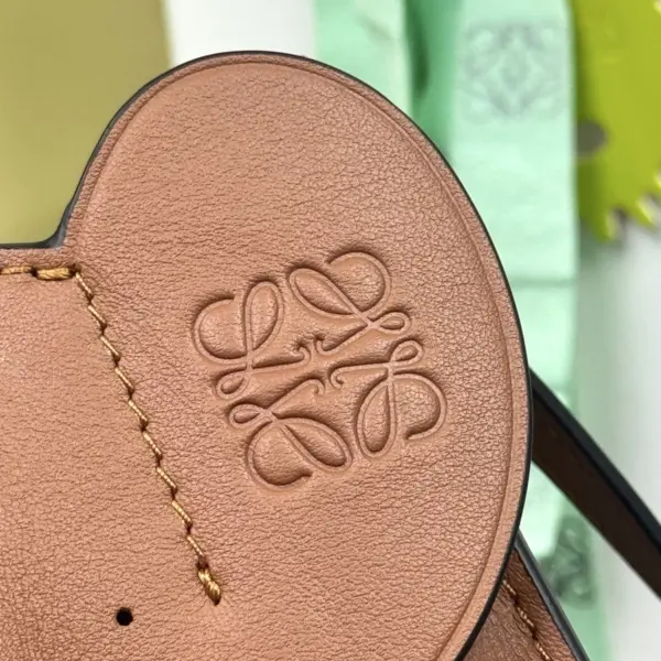 Loewe-羅意威 棕褐色經典牛皮革小象手拿包
