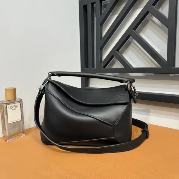 Loewe-羅意威 黑色迷你經典牛皮革 Puzzle 肩背包