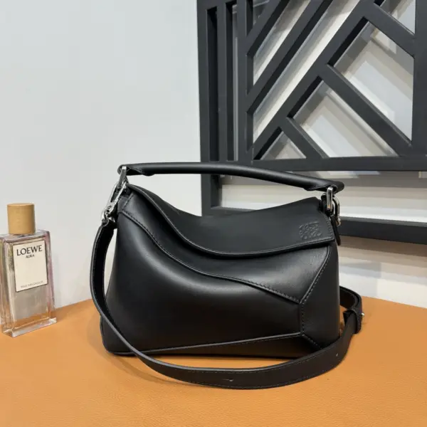 Loewe-羅意威 黑色迷你經典牛皮革 Puzzle 肩背包