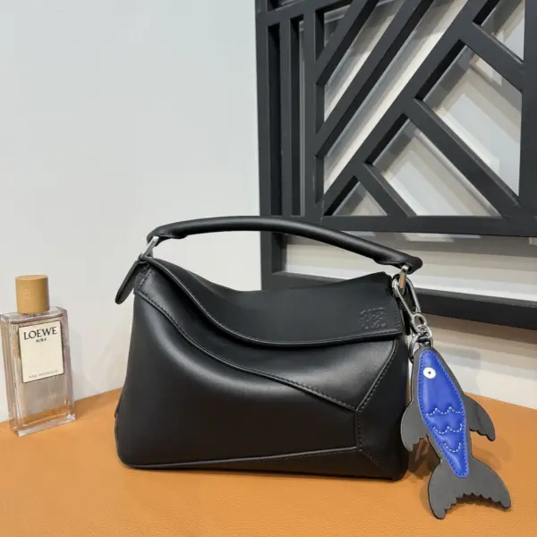 Loewe-羅意威 黑色迷你經典牛皮革 Puzzle 肩背包
