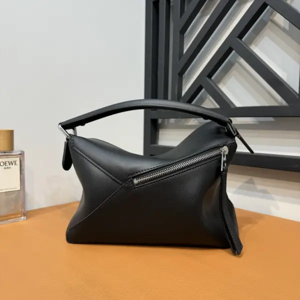 Loewe-羅意威 黑色迷你經典牛皮革 Puzzle 肩背包