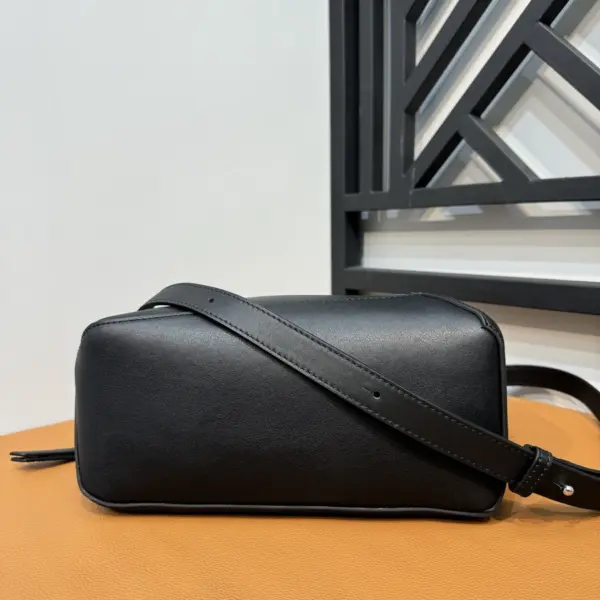 Loewe-羅意威 黑色迷你經典牛皮革 Puzzle 肩背包