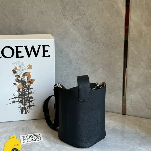 Loewe-羅意威 黑色大號柔軟粒面牛皮革 Pebble Bucket 水桶肩背包
