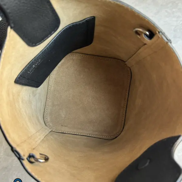 Loewe-羅意威 黑色大號柔軟粒面牛皮革 Pebble Bucket 水桶肩背包