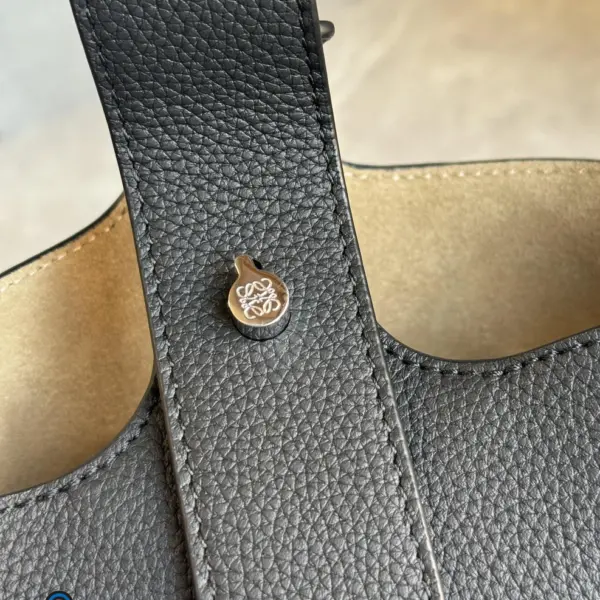 Loewe-羅意威 黑色大號柔軟粒面牛皮革 Pebble Bucket 水桶肩背包