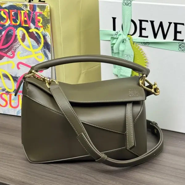 Loewe-羅意威 深卡其色小號經典牛皮革 Puzzle Edge 肩背包
