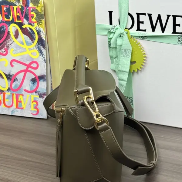 Loewe-羅意威 深卡其色小號經典牛皮革 Puzzle Edge 肩背包