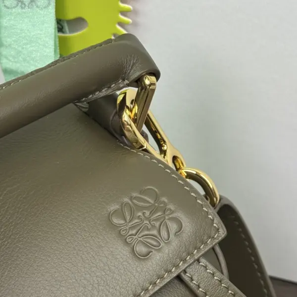 Loewe-羅意威 深卡其色小號經典牛皮革 Puzzle Edge 肩背包