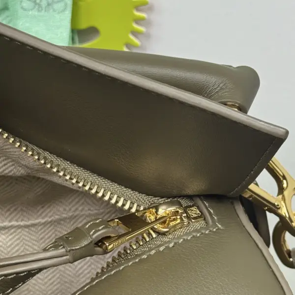 Loewe-羅意威 深卡其色小號經典牛皮革 Puzzle Edge 肩背包