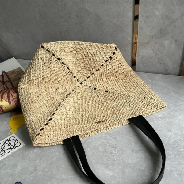 Loewe-羅意威 Puzzle Fold 系列 自然色中號拉菲草購物袋
