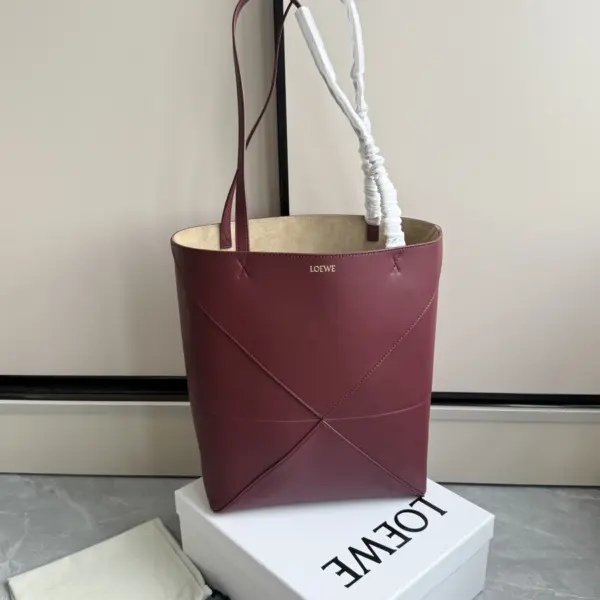 Loewe-羅意威 深酒紅中號亮面牛皮革 Puzzle Fold 購物袋