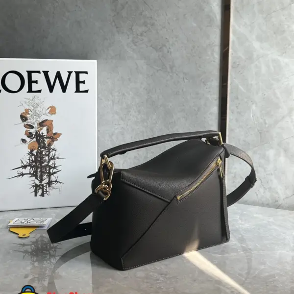 Loewe-羅意威 黑色小號納帕羊皮革 Featherlight Puzzle 肩背包