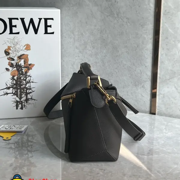 Loewe-羅意威 黑色小號納帕羊皮革 Featherlight Puzzle 肩背包