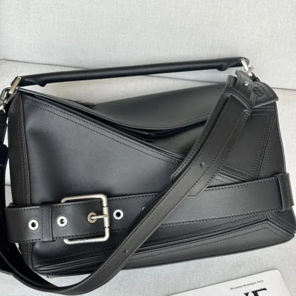 Loewe-羅意威 黑色大號亮面牛皮革 Puzzle Biker 手拿包 12 Loewe-羅意威 黑色大號亮面牛皮革 Puzzle Biker 手拿包