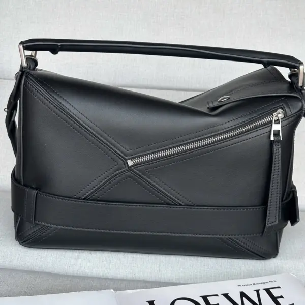 Loewe-羅意威 黑色大號亮面牛皮革 Puzzle Biker 手拿包 14 Loewe-羅意威 黑色大號亮面牛皮革 Puzzle Biker 手拿包