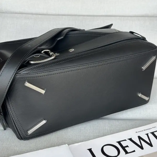 Loewe-羅意威 黑色大號亮面牛皮革 Puzzle Biker 手拿包 15 Loewe-羅意威 黑色大號亮面牛皮革 Puzzle Biker 手拿包