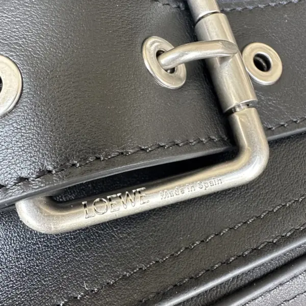 Loewe-羅意威 黑色大號亮面牛皮革 Puzzle Biker 手拿包 17 Loewe-羅意威 黑色大號亮面牛皮革 Puzzle Biker 手拿包