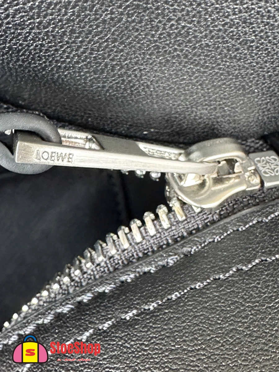 Loewe-羅意威 黑色大號亮面牛皮革 Puzzle Biker 手拿包 9 Loewe-羅意威 黑色大號亮面牛皮革 Puzzle Biker 手拿包