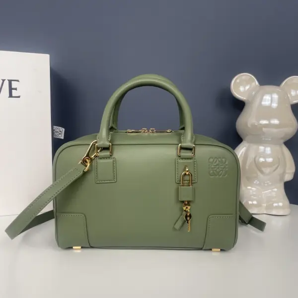 Loewe-羅意威 鱷梨綠納帕牛皮革 Amazona 28 手拿包