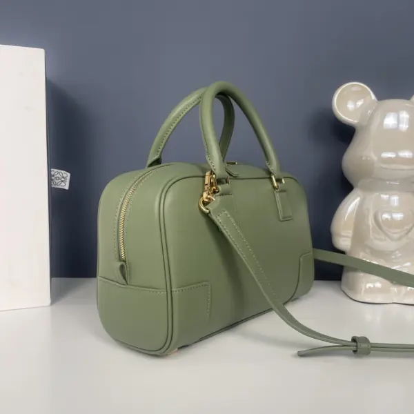 Loewe-羅意威 鱷梨綠納帕牛皮革 Amazona 28 手拿包