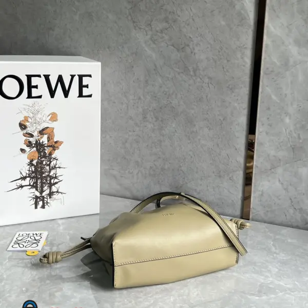 Loewe-羅意威 Flamenco 系列 中號粘土綠肩背手拿包 納帕牛皮革