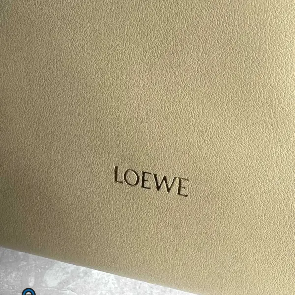 Loewe-羅意威 Flamenco 系列 中號粘土綠肩背手拿包 納帕牛皮革