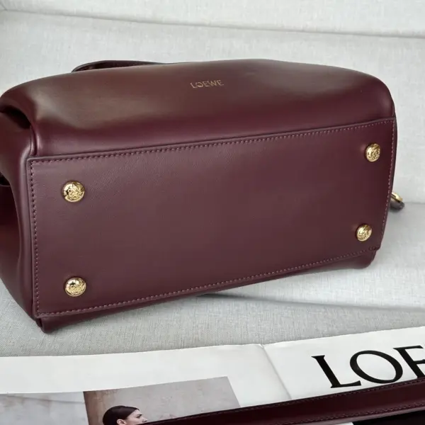 Loewe-羅意威 深酒紅大號柔軟牛皮革 Madrid 手拿包 14 Loewe-羅意威 深酒紅大號柔軟牛皮革 Madrid 手拿包