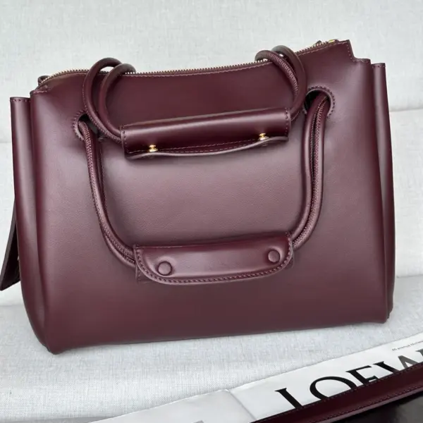 Loewe-羅意威 深酒紅大號柔軟牛皮革 Madrid 手拿包 15 Loewe-羅意威 深酒紅大號柔軟牛皮革 Madrid 手拿包