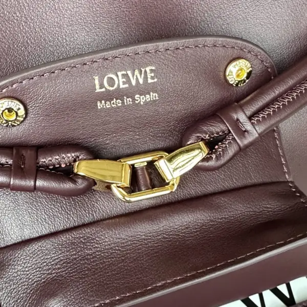 Loewe-羅意威 深酒紅大號柔軟牛皮革 Madrid 手拿包 18 Loewe-羅意威 深酒紅大號柔軟牛皮革 Madrid 手拿包