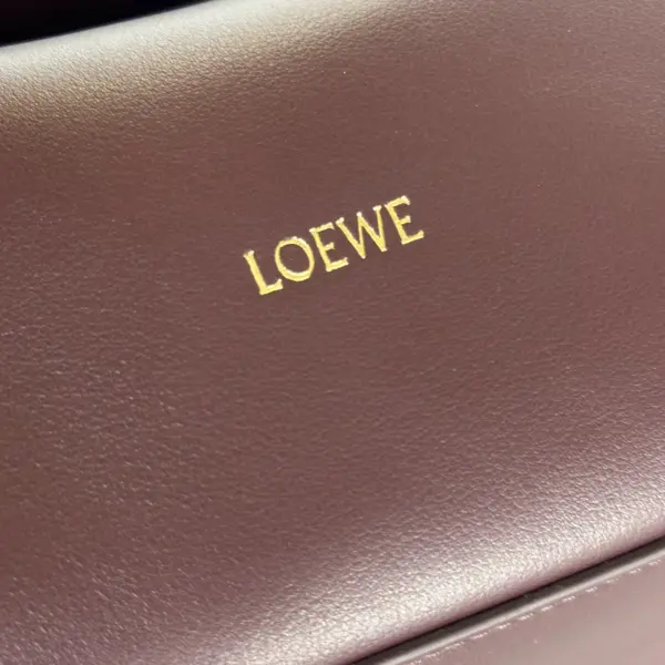 Loewe-羅意威 深酒紅大號柔軟牛皮革 Madrid 手拿包 19 Loewe-羅意威 深酒紅大號柔軟牛皮革 Madrid 手拿包