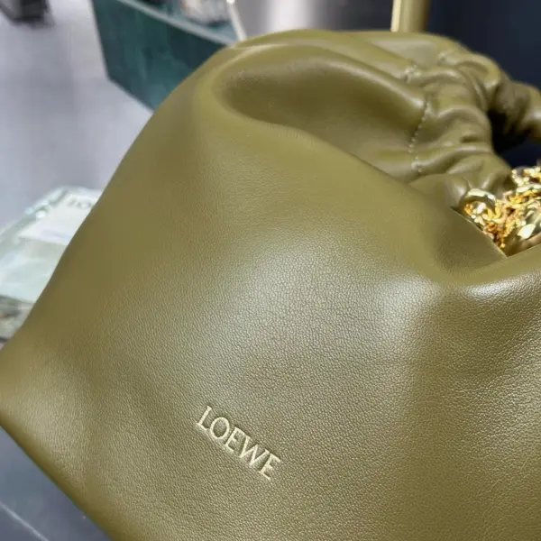 Loewe-羅意威 橄欖綠小號柔軟納帕羊皮革 Squeeze 肩背包