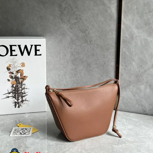 Loewe-羅意威 棕褐色迷你經典牛皮革 Hammock Hobo 肩背包
