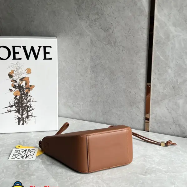 Loewe-羅意威 棕褐色迷你經典牛皮革 Hammock Hobo 肩背包