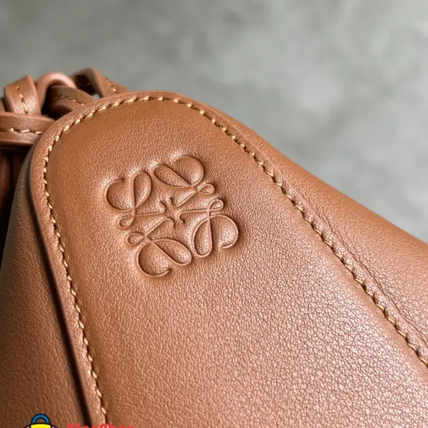 Loewe-羅意威 棕褐色迷你經典牛皮革 Hammock Hobo 肩背包