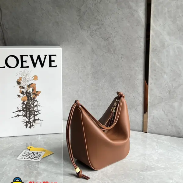 Loewe-羅意威 棕褐色迷你經典牛皮革 Hammock Hobo 肩背包