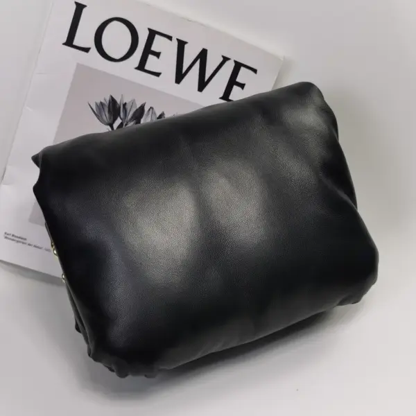 Loewe-羅意威 黑色中號亮面納帕羊皮革 Puffer Goya 肩背包