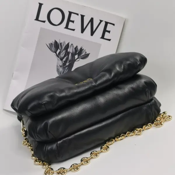 Loewe-羅意威 黑色中號亮面納帕羊皮革 Puffer Goya 肩背包