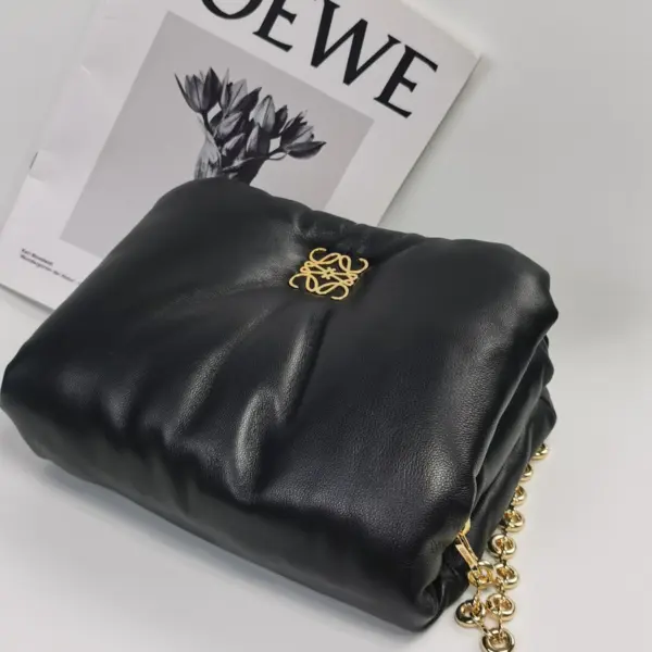Loewe-羅意威 黑色中號亮面納帕羊皮革 Puffer Goya 肩背包