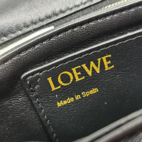 Loewe-羅意威 黑色中號亮面納帕羊皮革 Puffer Goya 肩背包