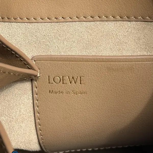 Loewe-羅意威 橡木棕光滑牛皮革 Pebble 手拿包