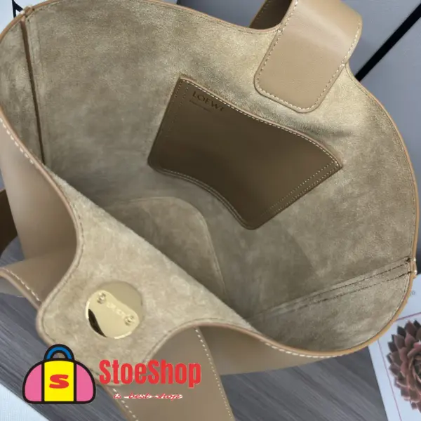 Loewe-羅意威 Pebble Bucket 系列 深黃油色迷你光滑牛皮革斜挎水桶手袋