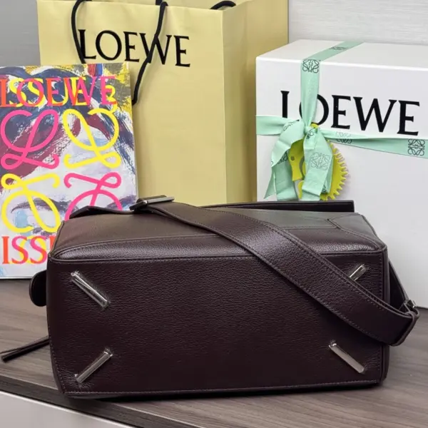 Loewe-羅意威 布朗尼深棕大號納帕羊皮革 Featherlight Puzzle 手拿包