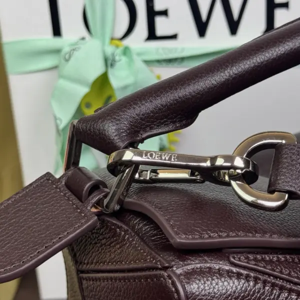 Loewe-羅意威 布朗尼深棕大號納帕羊皮革 Featherlight Puzzle 手拿包