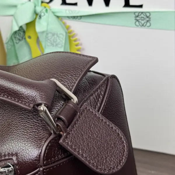 Loewe-羅意威 布朗尼深棕大號納帕羊皮革 Featherlight Puzzle 手拿包