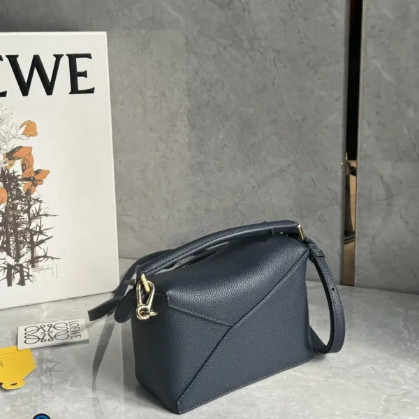 Loewe-羅意威 深海軍藍小號柔軟粒面牛皮革 Puzzle 肩背包
