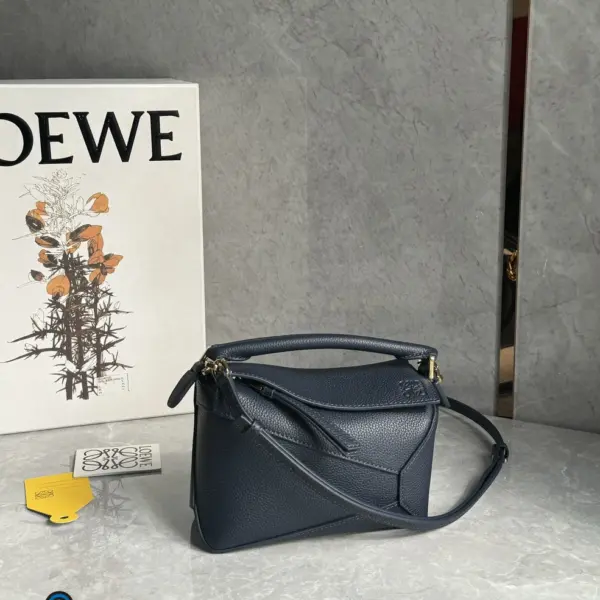 Loewe-羅意威 深海軍藍小號柔軟粒面牛皮革 Puzzle 肩背包