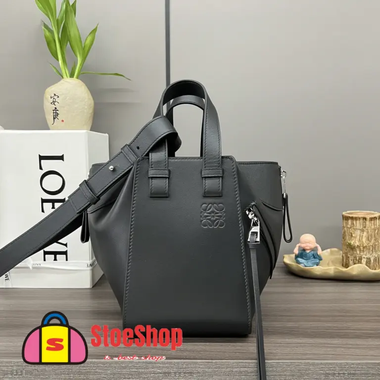 Loewe-羅意威 Hammock Compact 系列 黑色牛皮革肩背包